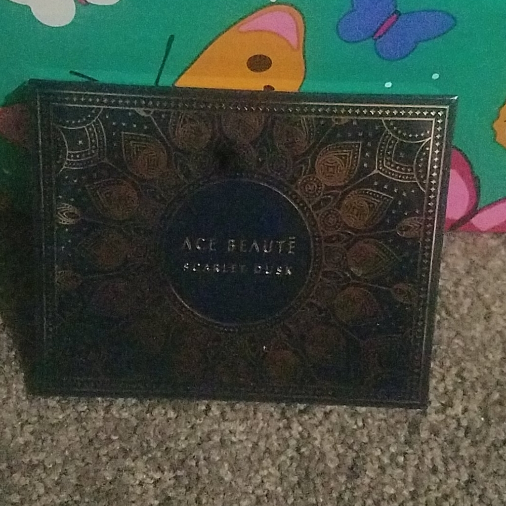 Ace Beaute Scarlet Dusk palette